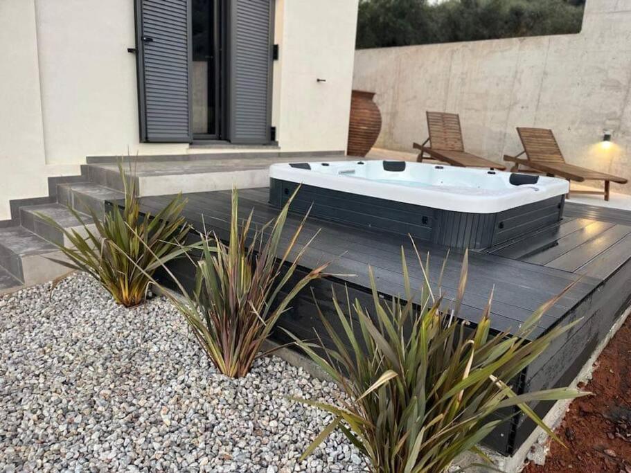 Ek Ornelakis, Luxury Country House With Jacuzzi Chania  Luaran gambar